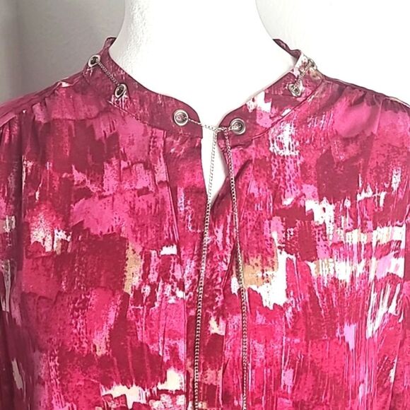 Gloria Vanderbilt Red, White,Pink Blouse, Grommets & Chain Neckline, Size Medium - Picture 3 of 9